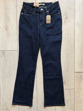 Levi’s Women’s Classic BootCut Jeans, size 4/27” w, 32” length, NWT